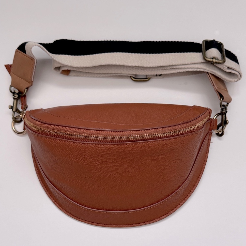 Universal Thread Tan Crossbody Bag